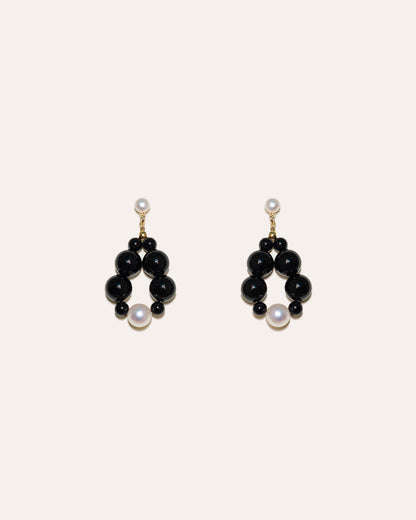 Eterna nova earrings(small) onyx, made of onyx beads and freshwater pearls.
